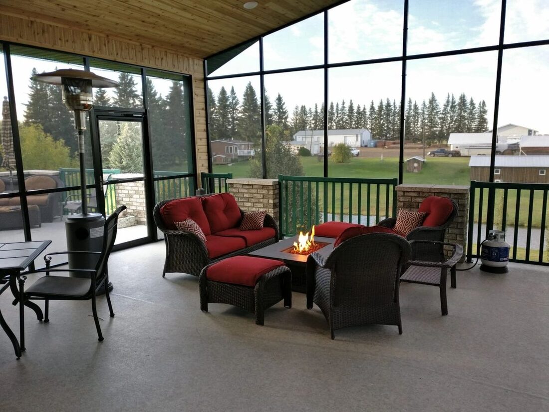 Goldland Construction Inc. — Screened-in deck