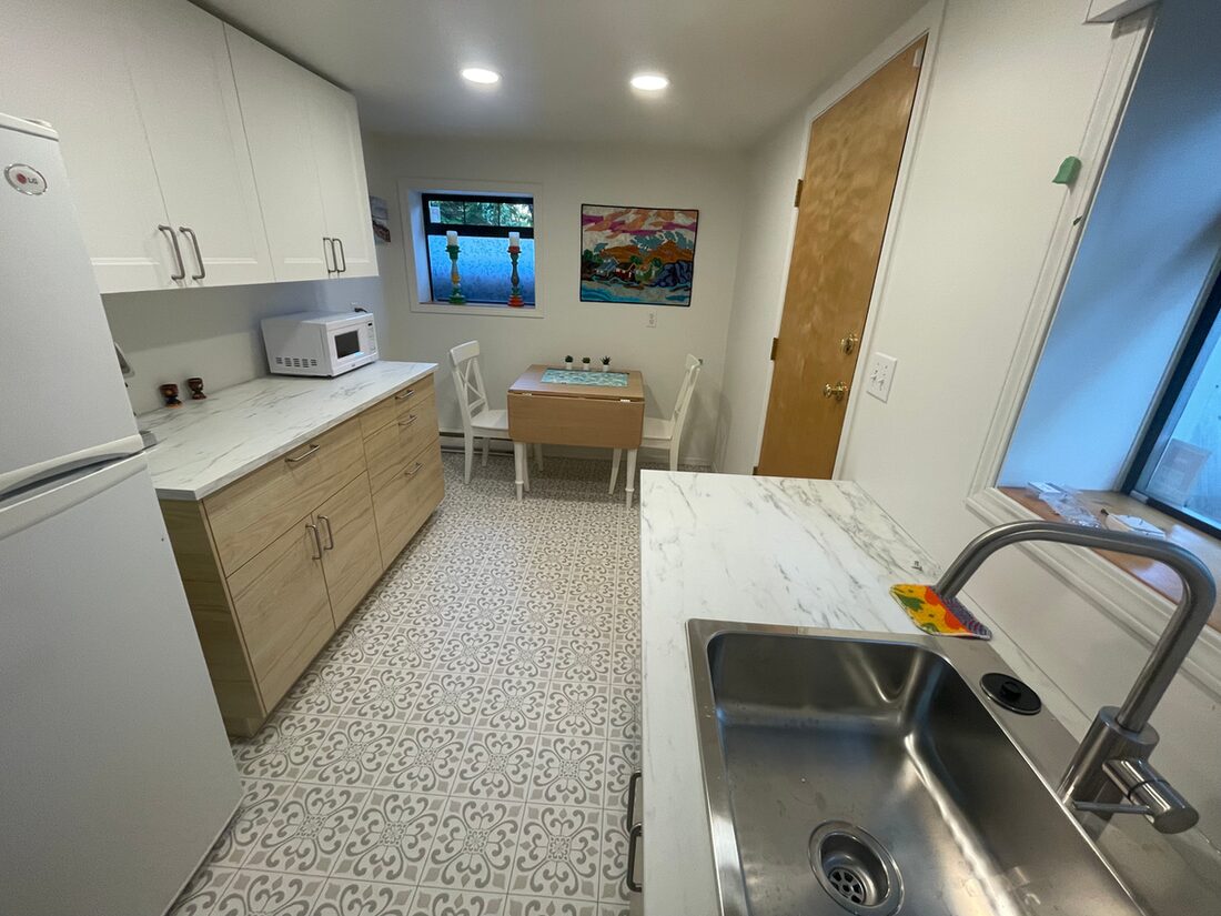 Redfern Renovations and Repairs — Kitchen with media wall
